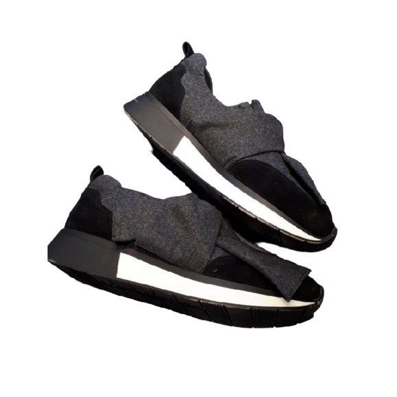 J Slides bow sneaker - Picture 3 of 5